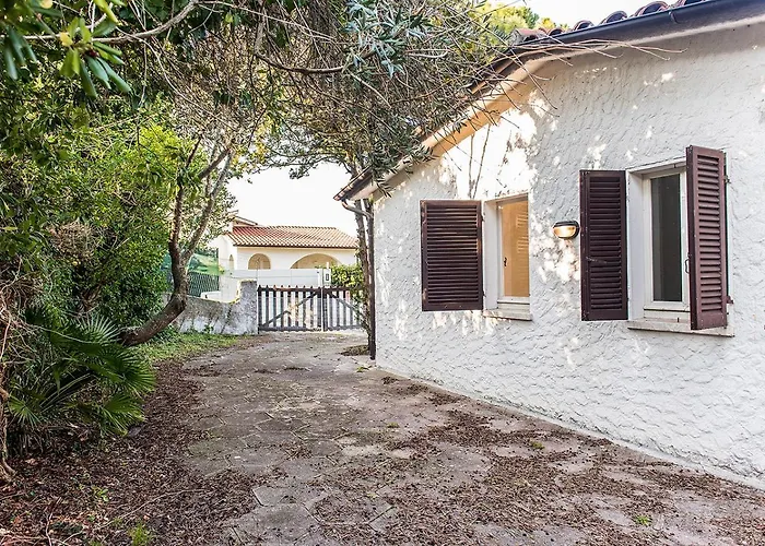 Quadrilocale Con Giardino A Numana